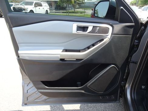 Used 2022 Ford Explorer XLT w/ Equipment Group 202A RWD image 12