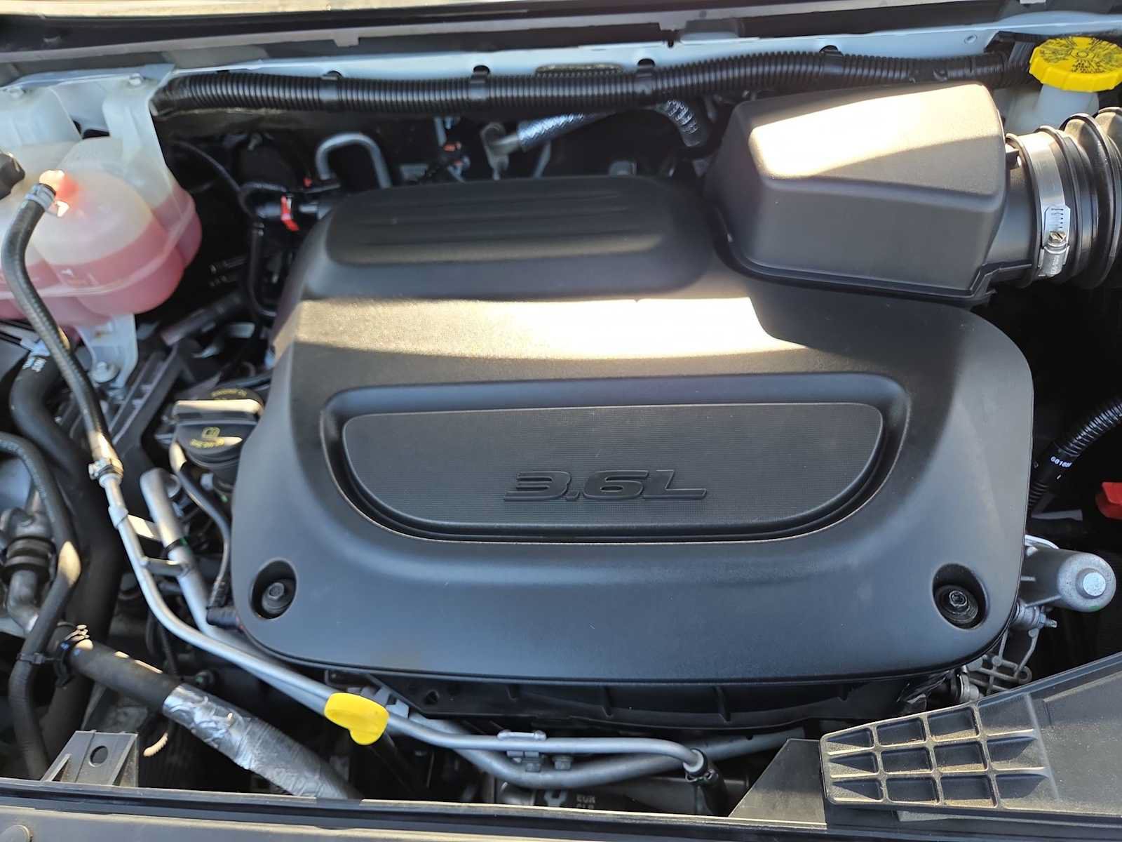 Used 2023 Chrysler Pacifica Touring-L FWD image 17