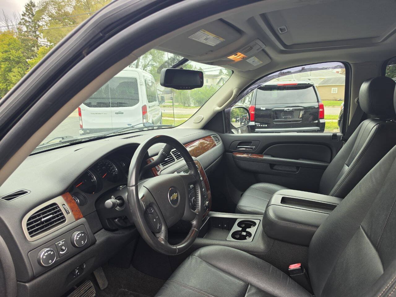 Used 2010 Chevrolet Avalanche LS w/ Interior Plus Package AWD/4WD image 8