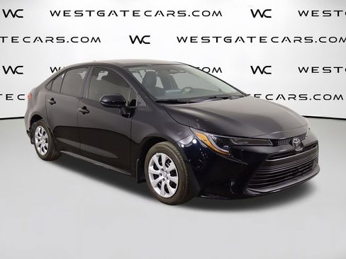 Used 2025 Toyota Corolla LE FWD image 41