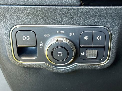 Certified 2022 Mercedes-Benz GLA 250 4MATIC image 8