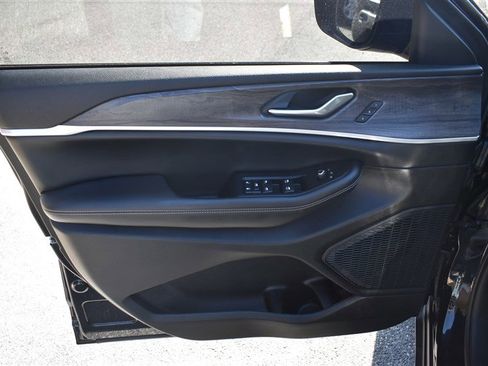 Used 2023 Jeep Grand Cherokee L Limited image 9