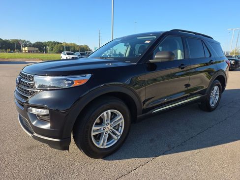 Used 2023 Ford Explorer XLT w/ Equipment Group 202A image 3