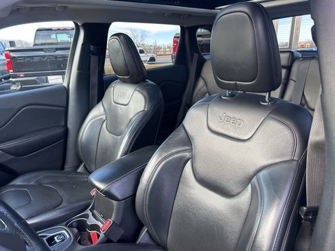 Used 2019 Jeep Cherokee Limited w/ Luxury Group image 17