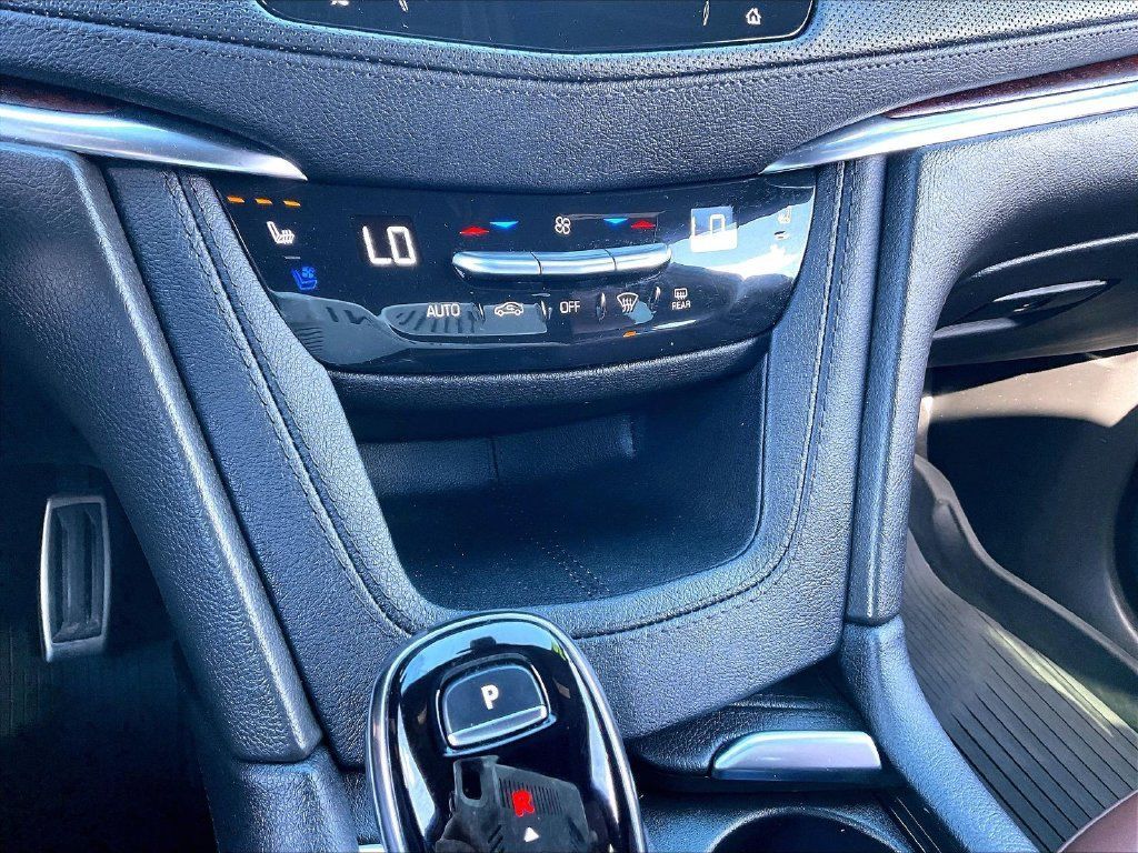 Used 2024 Cadillac XT5 Sportv w/ Technology Package AWD/4WD image 25