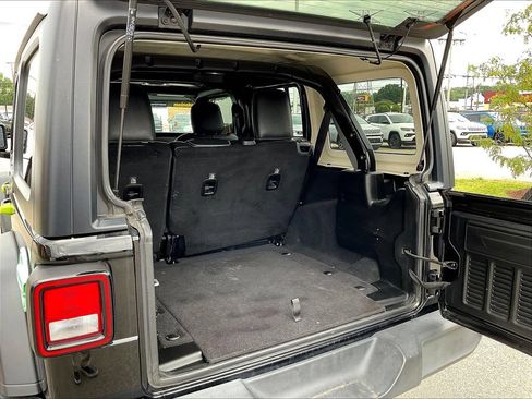 Used 2023 Jeep Wrangler Unlimited Sport AWD/4WD image 36