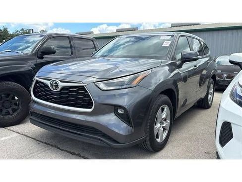 Certified 2025 Toyota Highlander LE FWD image 41