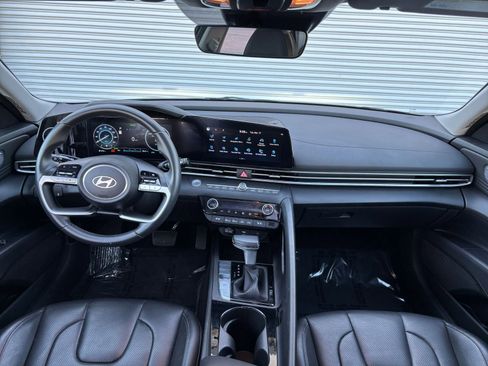 Used 2025 Hyundai Elantra Limited image 35