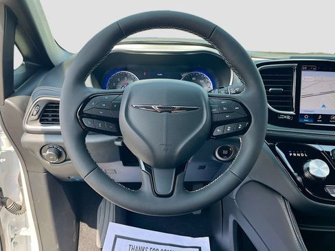 New 2026 Chrysler Pacifica Limited w/ S Appearance Package AWD/4WD image 11