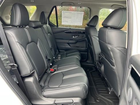 New 2025 Honda Pilot Touring image 10