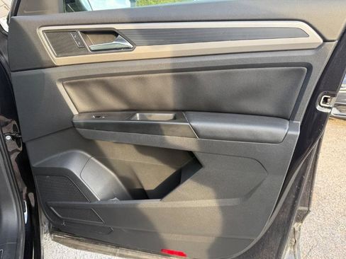 Used 2020 Volkswagen Atlas Cross Sport SE w/ Panoramic Sunroof Package image 18