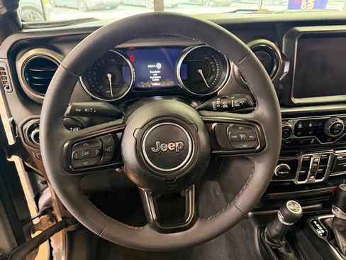 Used 2023 Jeep Wrangler Unlimited w/ Sun & Screen Package AWD/4WD image 32