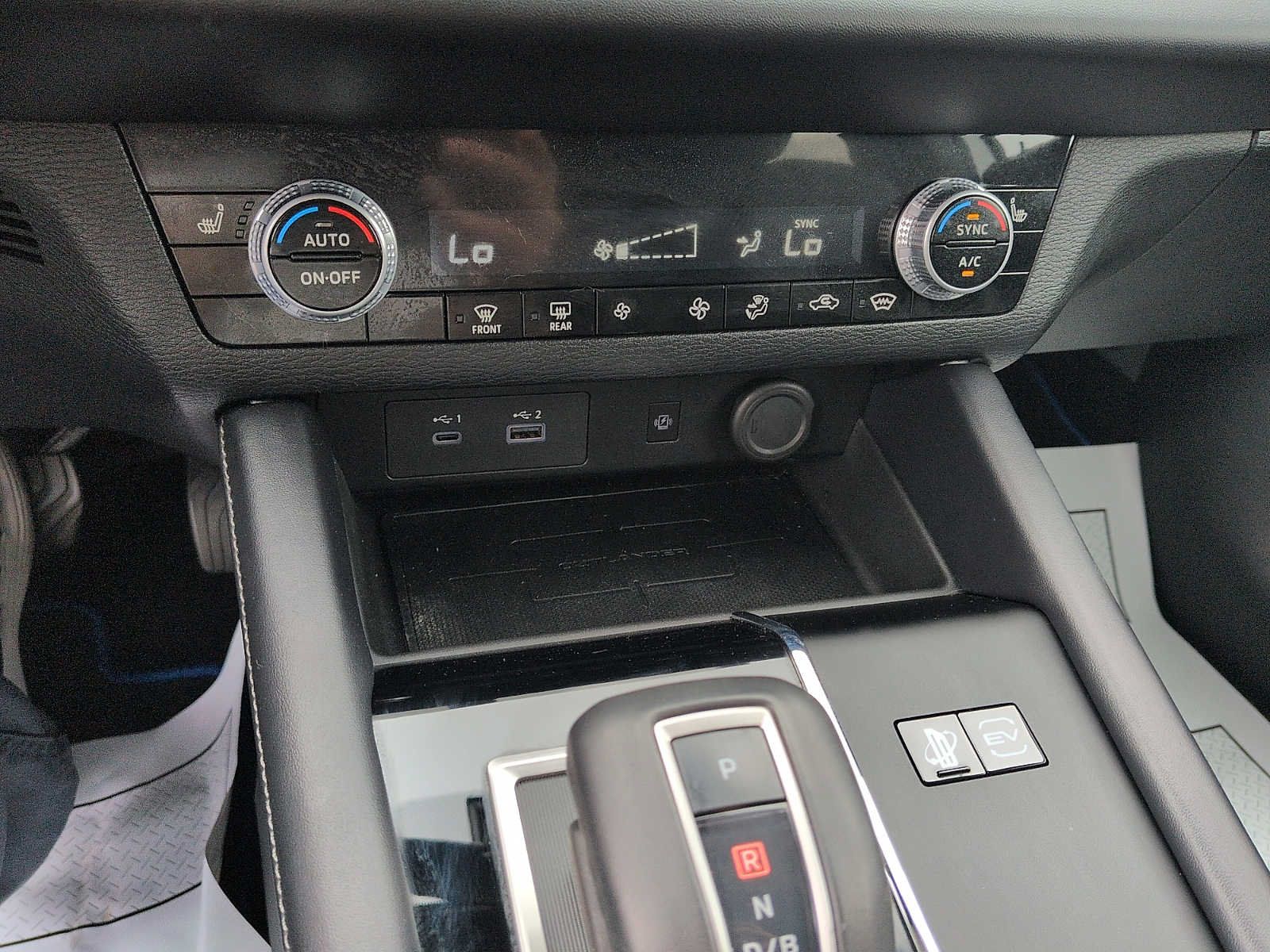 Used 2024 Mitsubishi Outlander SE AWD/4WD image 20
