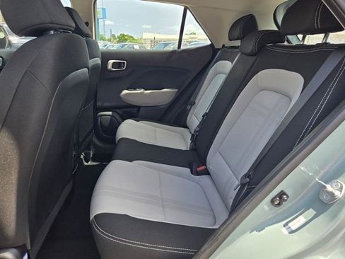 Used 2025 Hyundai Venue SEL FWD image 25