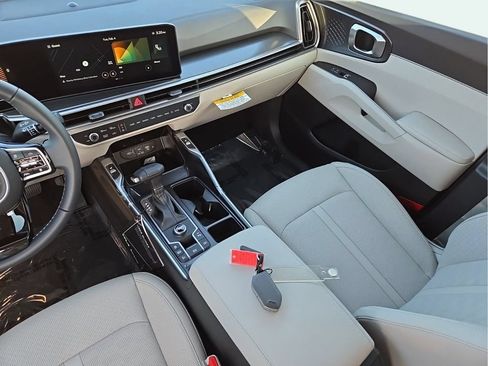 Certified 2025 Kia Sorento S w/ Panoramic Sunroof Package FWD image 23