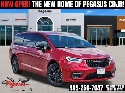 New 2026 Chrysler Pacifica Select