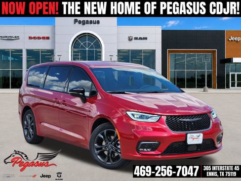 New 2026 Chrysler Pacifica Select FWD image 1
