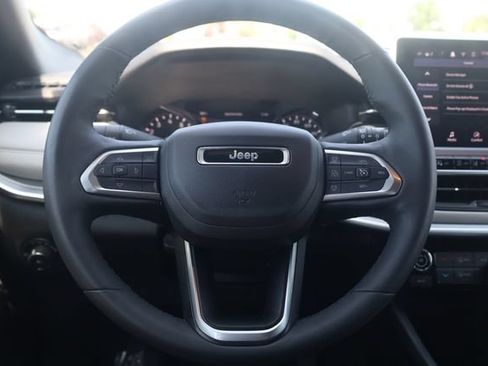 Used 2025 Jeep Compass Limited AWD/4WD image 12
