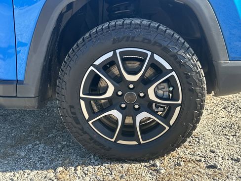 Used 2025 Jeep Compass Trailhawk w/ Trailhawk Elite Group image 12