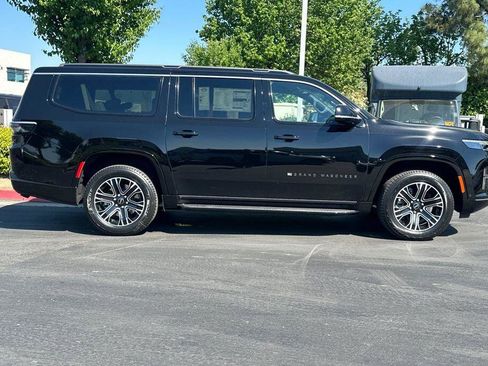 New 2026 Jeep Grand Wagoneer L 2WD image 3