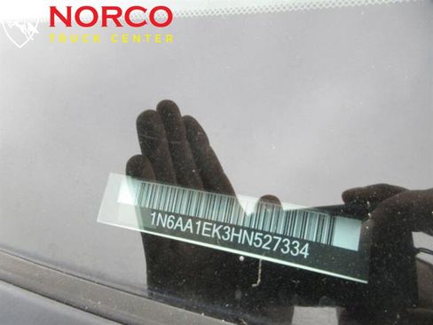 Used 2017 Nissan Titan S image 20