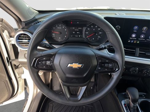 Used 2024 Chevrolet Trax LS w/ LS Convenience Package image 10