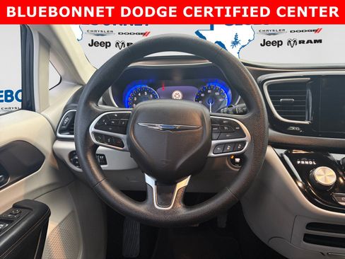 Used 2019 Chrysler Pacifica Touring Plus w/ Advanced Safetytec Group FWD image 13