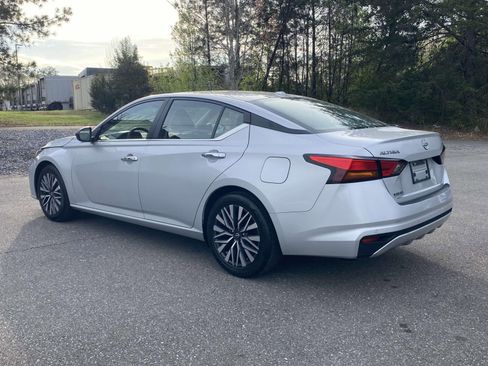 Used 2024 Nissan Altima 2.5 SV FWD image 5