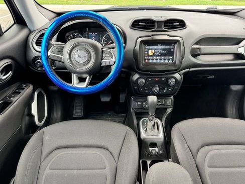 Used 2018 Jeep Renegade Latitude AWD/4WD image 9