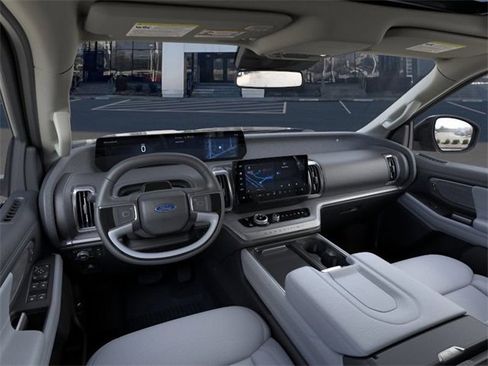New 2025 Ford Expedition Platinum w/ Driver's Package image 9