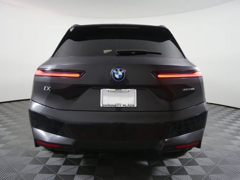 Used 2024 BMW iX xDrive50 w/ Sport Package AWD/4WD image 4