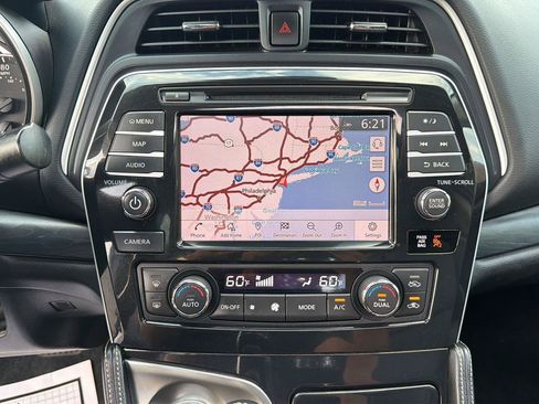 Used 2019 Nissan Maxima Platinum w/ Sport Mat Group FWD image 17