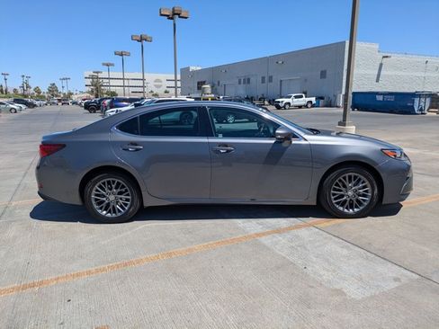 Used 2018 Lexus ES 350 w/ Navigation System Package FWD image 3