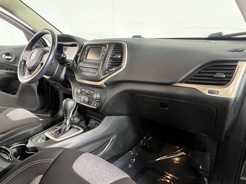 Used 2014 Jeep Cherokee Latitude w/ Cold Weather Group AWD/4WD image 11