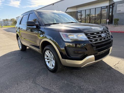 Used 2017 Ford Explorer Base AWD 4dr SUV image 3