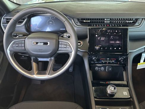 New 2025 Jeep Grand Cherokee Laredo X image 11