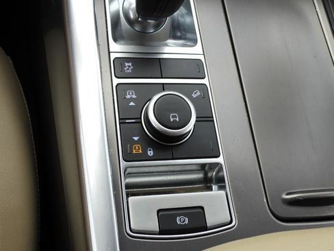 Used 2019 Land Rover Range Rover Sport SE image 63