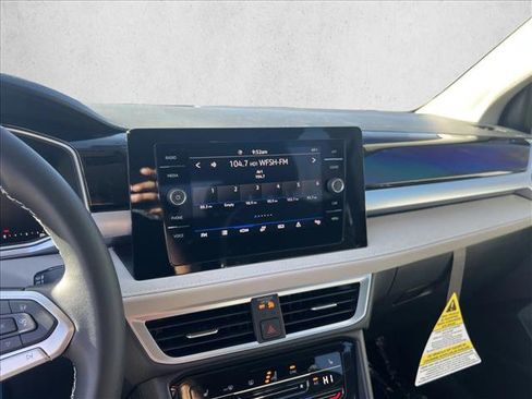 Used 2025 Volkswagen Taos SE image 12