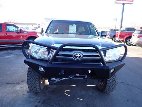 Used 2010 Toyota Tacoma 4x4 Access Cab V6 image 2