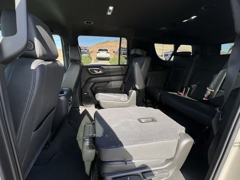 Used 2021 Chevrolet Suburban Z71 w/ Luxury Package AWD/4WD image 10