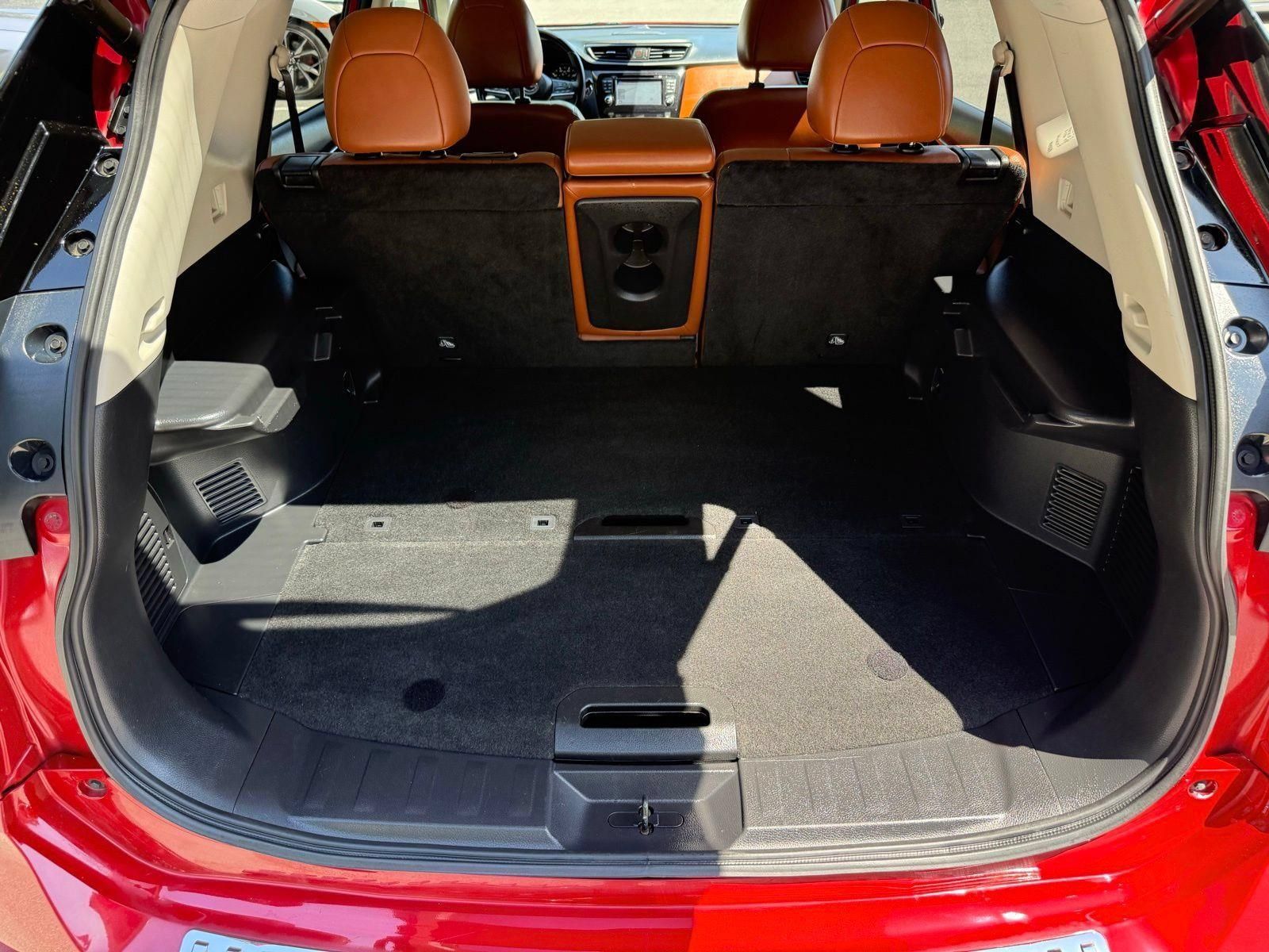 Used 2017 Nissan Rogue SL w/ SL Premium Package FWD image 12