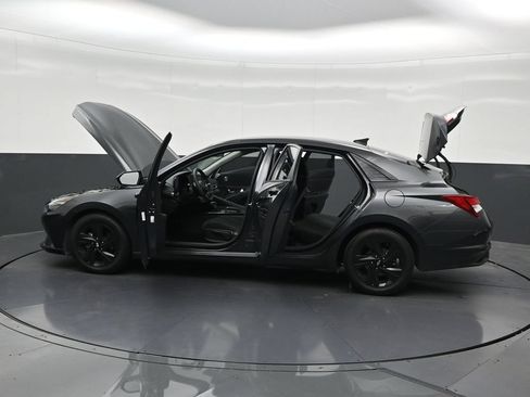 Used 2021 Hyundai Elantra SEL w/ Preferred Accessory Package FWD image 34