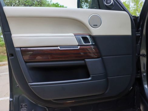Used 2017 Land Rover Range Rover HSE image 13