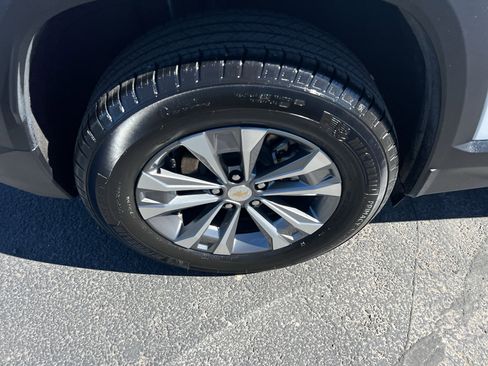 Used 2025 Chevrolet Equinox LT image 3