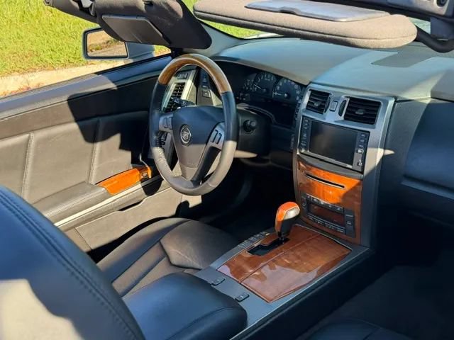 Used 2007 Cadillac XLR RWD image 36