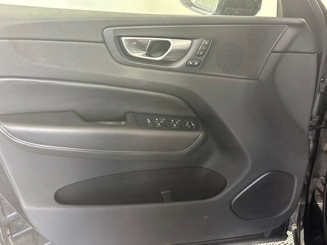 Used 2025 Volvo XC60 B5 Plus AWD/4WD image 11
