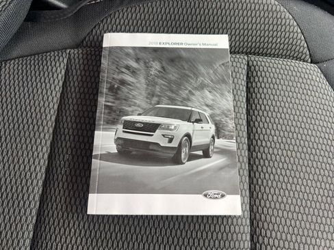 Used 2018 Ford Explorer XLT image 26