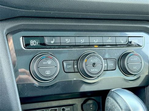 Used 2020 Volkswagen Tiguan SE w/ Panoramic Sunroof Package image 16