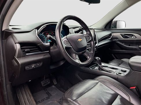 Used 2018 Chevrolet Traverse LT image 9