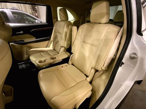 Used 2019 Toyota Highlander Limited image 40